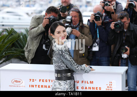 Cannes, Frankreich. 21 Mai, 2019. Chinesische Schauspielerin Zhang Ziyi stellt bei einem Fotoshooting auf dem 72. Filmfestival in Cannes Cannes, Südfrankreich, 21. Mai 2019. Zhang Ziyi wurde eingeladen, über ihre Karriere bei der diesjährigen Meisterklasse zusammen zu sprechen, mit dem amerikanischen Schauspieler Sylvester Stallone, der französische Schauspieler Alain Delon und dänische Regisseur Nicolas Wicklung Refn. Die 72. Filmfestspielen von Cannes wird vom 14. bis 25 Mai statt. Credit: Zhang Cheng/Xinhua/Alamy leben Nachrichten Stockfoto