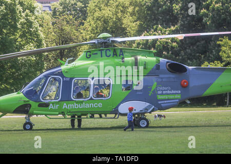 London, Großbritannien. 21. Mai 2019. Für Kinder Air Ambulance landet im Regent's Park in London Credit: Amer ghazzal/Alamy leben Nachrichten Stockfoto