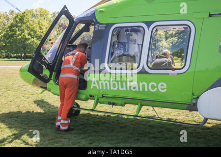 London, Großbritannien. 21. Mai 2019. Für Kinder Air Ambulance landet im Regent's Park in London Credit: Amer ghazzal/Alamy leben Nachrichten Stockfoto