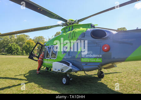 London, Großbritannien. 21. Mai 2019. Für Kinder Air Ambulance landet im Regent's Park in London Credit: Amer ghazzal/Alamy leben Nachrichten Stockfoto