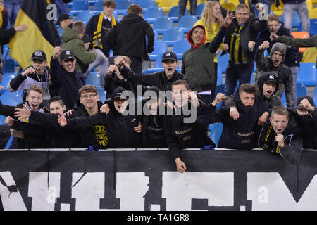 Arnheim, 21-05-2019, niederländischen Eredivisie GelreDome, Saison 2018 - 2019, Anhänger der Vitesse feiern den Sieg nach dem Spiel Vitesse - FC Groningen 3-1 Stockfoto