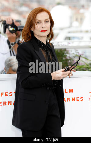 Cannes, Frankreich. 21 Mai, 2019. Isabelle Huppert im 'Frankie' Fotoshooting während der 72Nd Cannes Film Festival im Palais des Festivals am 21. Mai 2019 in Cannes, Frankreich Quelle: Geisler-Fotopress GmbH/Alamy leben Nachrichten Stockfoto