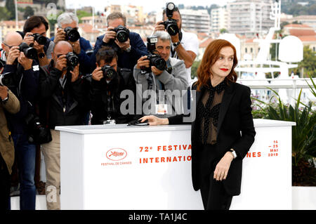 Cannes, Frankreich. 21 Mai, 2019. Isabelle Huppert im 'Frankie' Fotoshooting während der 72Nd Cannes Film Festival im Palais des Festivals am 21. Mai 2019 in Cannes, Frankreich Quelle: Geisler-Fotopress GmbH/Alamy leben Nachrichten Stockfoto