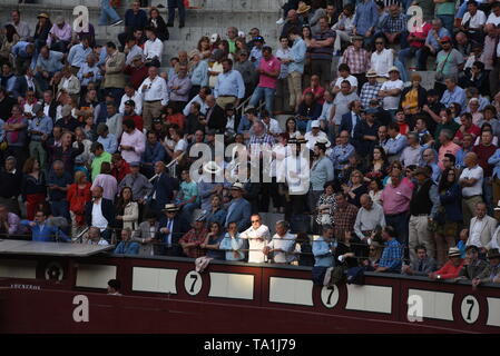 Madrid, Madrid, Spanien. 21 Mai, 2019. Die Menschen sind zu beobachten, den Stierkampf in der Stierkampfarena Las Ventas während der 2019 San Isidro Festival in Madrid. Credit: Jorge Sanz/SOPA Images/ZUMA Draht/Alamy leben Nachrichten Stockfoto