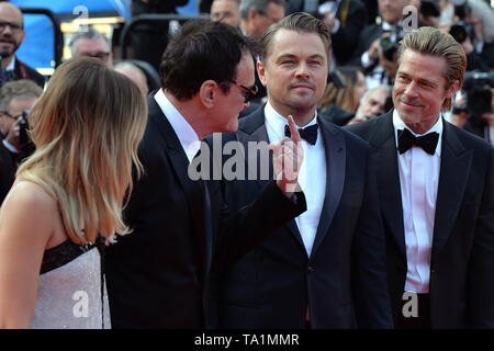 Brad Pitt (r-l), US-Schauspieler Leonardo DiCaprio, US-Regisseur Quentin Tarantino und australische Schauspielerin Margot Robbie besuchen das Screening von "Once Upon A Time In Hollywood", die im Rahmen der 72. jährlichen Filmfestspiele von Cannes am Palais des Festivals. | Verwendung weltweit Stockfoto