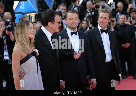 Brad Pitt (r-l), US-Schauspieler Leonardo DiCaprio, US-Regisseur Quentin Tarantino und australische Schauspielerin Margot Robbie besuchen das Screening von "Once Upon A Time In Hollywood", die im Rahmen der 72. jährlichen Filmfestspiele von Cannes am Palais des Festivals. | Verwendung weltweit Stockfoto