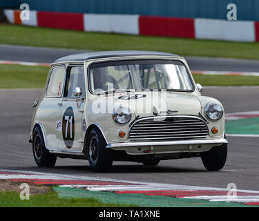 Laurence Warr, Morris Mini Cooper S, U2 TC Trophäe für Pre 66 unter zwei Liter Tourenwagen, Donington historische Festival, Mai 2019, Motor Racing, Motor s Stockfoto