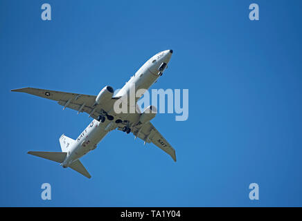 Americal P8 Posiden Maritime patrol Aiircraft auf Ansatz zu seiner Zukunft Home Base an RAF Lossiemouth an der Nordöstlichen schottischen Küste Stockfoto