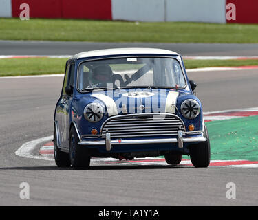 Steve Jones, Morris Mini Cooper S, U2 TC Trophäe für Pre 66 unter zwei Liter Tourenwagen, Donington historische Festival, Mai 2019, Motor Racing, Motor spo Stockfoto