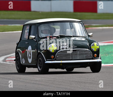 Peter Baldwin, Graham Churchill, Austin Mini Cooper S, U2 TC Trophäe für Pre 66 unter zwei Liter Tourenwagen, Donington historische Festival, Mai 2019, Mot Stockfoto