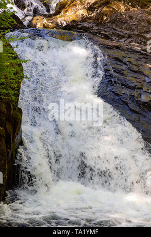 Swallow Falls Betws y Coed Conwy Wales Mai 14, 2019 Am Fluss Llugwy, als sie fällt über Swallow Falls Stockfoto
