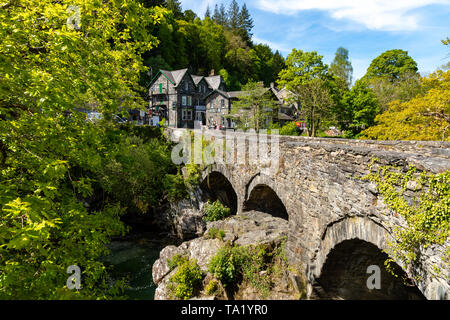 Betws y Coed Conwy Wales Mai 14, 2019 Brücke über den Fluss Llugwy fließt durch das Dorf Stockfoto