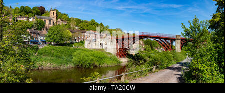 Ironbridge Shropshire England Mai 14, 2019 Die berühmte Eiserne Brücke, gebaut auf der anderen Seite des Flusses Severn und 1781 eröffnet Stockfoto