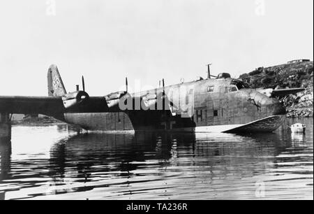 Flugboot Blohm & Voss Bv 222 an seinem Liegeplatz, der Ort ist unbekannt. Der Motor ist immer noch mit Bramo 323' Fafnir 'radial Motoren ausgerüstet sind. Foto: Giese. Stockfoto