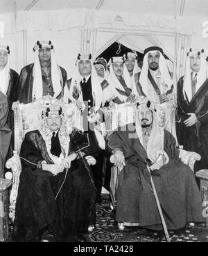 König Farouk von Ägypten mit dem König von Saudi-Arabien Abdalaziz III (links), bei einem Treffen in Riad Stockfoto