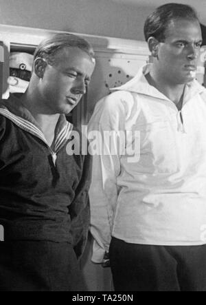 Heinz Ruehmann wie Heini Jaeger (links) und Friedrich Benfer wie Willy Timm in der Komödie "Drei Bluejackets und eine Blonde", Regie: Carl Boese. Alle drei Jungen verlieben mit einem blonden Mädchen. Stockfoto
