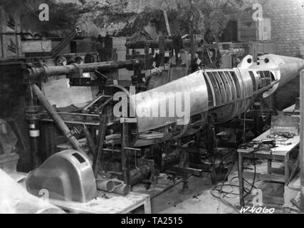 Die Produktion der Heinkel He 162 in einem unterirdischen Produktionsanlage. Bild von einer Foto-serie, Ende 1944. Stockfoto