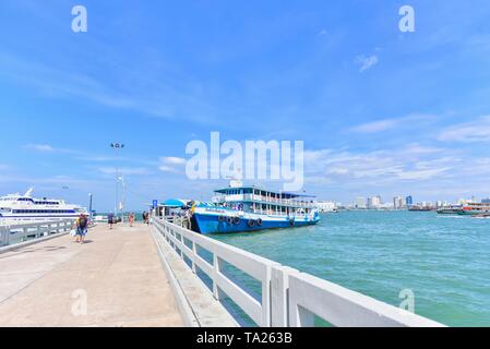 Chonburi, Thailand - Dezember 15, 2018: Blick von Pattaya City und Bali Hai Pier Stockfoto