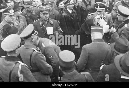 Nach der Errichtung des Protektorats Böhmen und Mähren, ein Eintopf Ereignis am Wenzelsplatz. Von rechts nach links: Allgemeine Erich Friderici, Staatssekretär im Reichsprotektorat Böhmen und Mähren Karl Hermann Frank, stellvertretender Bürgermeister Josef Pfitzner und Kreisleiter Konstantin 1576-1612. Stockfoto