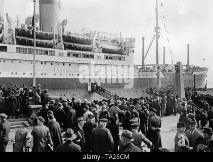 Passagiere an Bord der HAPAG Dampfer 'New York'. Stockfoto