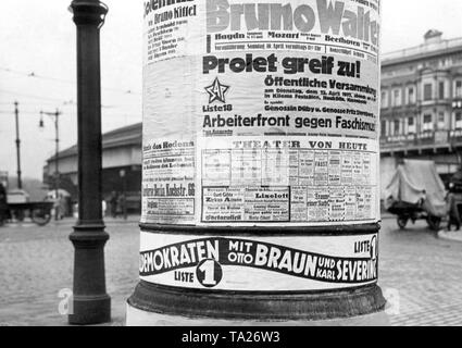 Wahlplakat anlässlich des Preußischen Landtags Wahlen. Die KPD Kampagnen, indem Sie sagen "Proletarischen, handeln Sie!" und "Arbeitnehmer" Front gegen den Faschismus!". Stockfoto