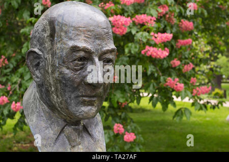 Eine Hommage an Robert Musil (Der Mann ohne Eigenschaften) - Denkmal - Mortuaire de Plainpalais (Cimetière des Rois) - Genf Stockfoto