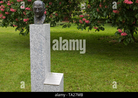 Eine Hommage an Robert Musil (Der Mann ohne Eigenschaften) - Denkmal - Mortuaire de Plainpalais (Cimetière des Rois) - Genf Stockfoto