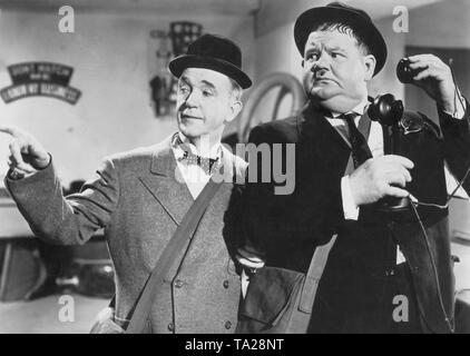 Stan Laurel und Oliver Hardy in "Air Raid Wardens', von Edward Sedgwick, USA, 1943. Stockfoto