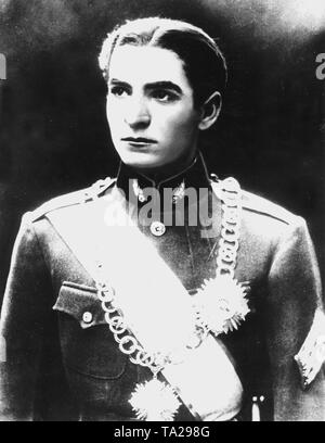 Foto der jungen Persischen Kronprinzen Reza Pahlavi, der später der Schah von Persien. Hier im Alter von 19 Jahren, kurz vor seiner Heirat in Kairo, mit dem 18 Jahre alten Schwester von König Farouk von Ägypten, Prinzessin Fawzia. Stockfoto