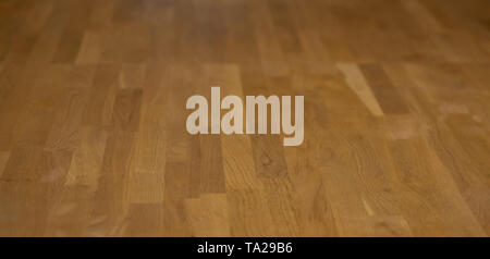 Holz Laminat Parkettboden Textur. Parkett ist in einer langen und sauberen Linie angeordnet. Vertikale Parkett Stockfoto