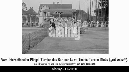 Kronprinz Wilhelm von Preußen (1) und seine Frau Kronprinzessin Cecilie von Preußen (2), b. Herzogin von Mecklenburg, während der Internationalen Pfingsten Turnier im Berliner Tennis club Rot-Weiß" am Hundekehlensee. Stockfoto