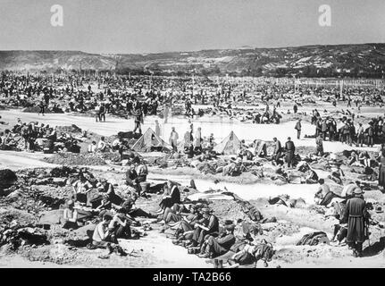 Kriegsgefangene in einem Gefangenenlager betrieben durch die Alliierten im Osten Frankreichs. Stockfoto