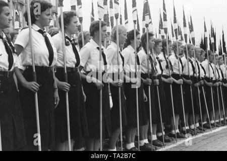 Mädchen der Liga der deutschen Mädchen auf einer Tagung der Hitlerjugend in Prag. Nach der Errichtung des Protektorats Böhmen und Mähren, die Sitzung der Hitler Jugend findet in Prag. Stockfoto