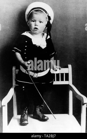 Der spätere SPD-Politiker Willy Brandt (dann Herbert Frahm) im Alter von 2 Jahren in Matrosenkleidung. Stockfoto