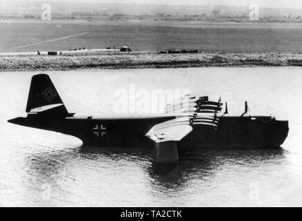 Eine Blohm und Voss Bv 222 Flugboot an einem Liegeplatz. Es ist eine Version mit Jumo 207 C Kolbenmotoren. Undatiertes Bild, der Ort ist unbekannt. Foto: Koeppner. Stockfoto