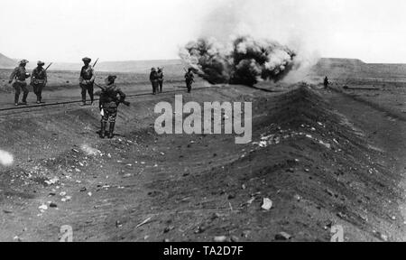 Deutsche Schutztruppen blow up die Bahnstrecke Windhoek-Keetmanshoop im Jahre 1914 auf dem Gebiet der ehemaligen deutschen Kolonie Deutsch-Südwest-Afrika. Stockfoto