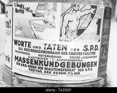 Auf einem Plakat der KPD ruft zu Demonstrationen gegen die SPD nach den gepanzerten Kreuzer Angelegenheit. Die SPD hatte im Wahlkampf gegen die Anschaffung eines gepanzerten Kreuzer gestimmt, aber dann nach den Wahlen in den Reichstag für die Anschaffung entschieden. Die KPD nutzten die Fiasko und warf den Sozialdemokraten vor, zu lügen und zu betrügen. Stockfoto