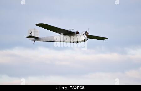 1923 English Electric Wren fliegen an Shuttleworth abend Airshow am 18. Mai 2019 Stockfoto