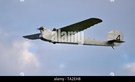 1923 English Electric Wren fliegen an Shuttleworth abend Airshow am 18. Mai 2019 Stockfoto