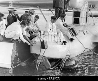 Dornier Do 18 'Zephyr' Flugboot der Lufthansa nach dem ersten Nonstop Flug von den Azoren nach New York an der Pan American Dock in Port Washington, NY. Stockfoto