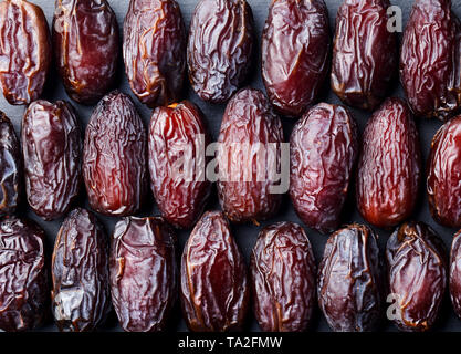 Frische Medjool Termine Hintergrund. Gesunde organische Produkt. Ansicht von oben. Stockfoto