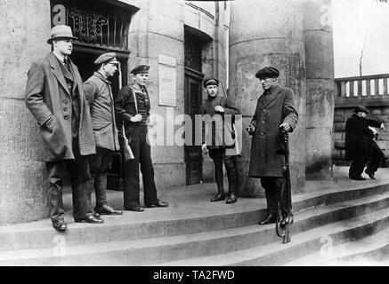 Schutzvorrichtungen von der Roten Armee an der General Post Office Gebäude. Zwei Tage nach dem Beginn des Kapp-putsches in Berlin, einen kommunistischen Aufstand brach im Ruhrgebiet. Die angreifende Freikorps sind von den Arbeitern abgestoßen fühlen, nur die Reichswehr, die am 2. April greift gelingt, den Aufstand zu unterdrücken, nach blutigen Schlachten bis zum 10. Mai. Stockfoto