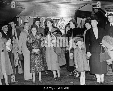 Die britische Regierung räumt britische Familien aus Prag. Die Familien werden mit einem Flugzeug des Imperial Airways geflogen namens "Herakles". Nach dem Münchener Abkommen im Oktober 1938, in der Tschechoslowakei hatten die Sudetendeutschen Gebiete an das Deutsche Reich abtreten. Stockfoto