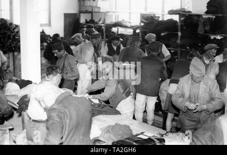 Die französischen Soldaten, die bereits im Ersten Weltkrieg teilgenommen haben, sind aus deutscher Gefangenschaft in Chalon-sur-Marne freigegeben. Stockfoto