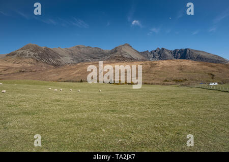 Die Cuillin Mountain Range, von Glenbrittle, Skye, Schottland gesehen Stockfoto