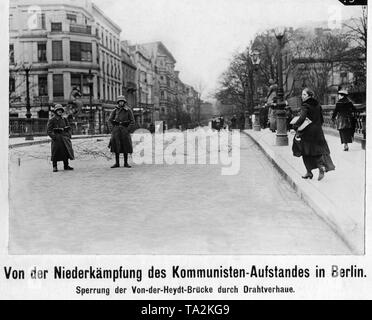 Im Zuge der Berliner Maerzkaempfe (März kämpft), Regierung - loyale Soldaten steuern die Von-der-Heydt-Bridge in Berlin-Tiergarten. Stockfoto