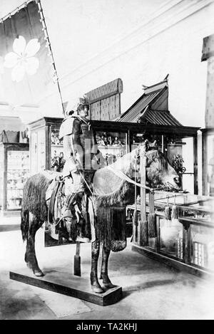 Ein Museum, eine japanische Krieger zu Pferd im Kabinett der Kuriositäten des Ethnographischen Museums in St. Petersburg. Stockfoto