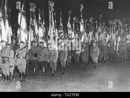 Im Rahmen des Festivals, die Fahnen waren auch gefeiert mit einem Marsch, der Imperialen Flagge Reichskriegsflagge (Krieg) besonders beliebt war unter den Mitgliedern der Stahlhelm. Stockfoto