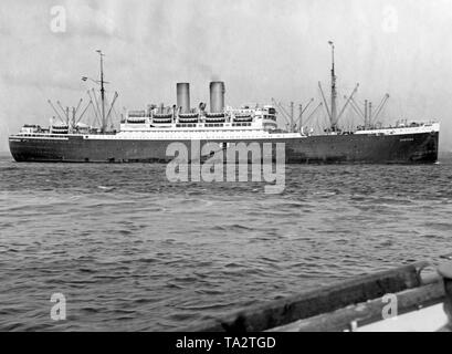 Die HAPAG Dampfer "Hamburg" im Hafen von New York City nach ihrer Jungfernfahrt erreicht. Stockfoto