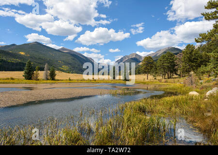 Herbst im Rocky Mountain National Park - Ein Herbst Blick von Schafen Seen, am Kopf des Old Fall River Road, im Rocky Mountain National Park, Colorado, USA Stockfoto